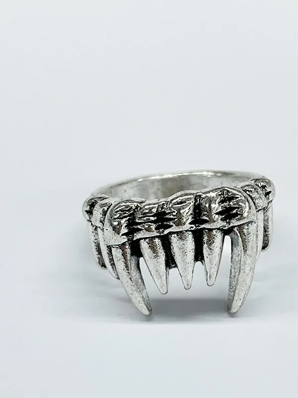 Anillo de dientes punk