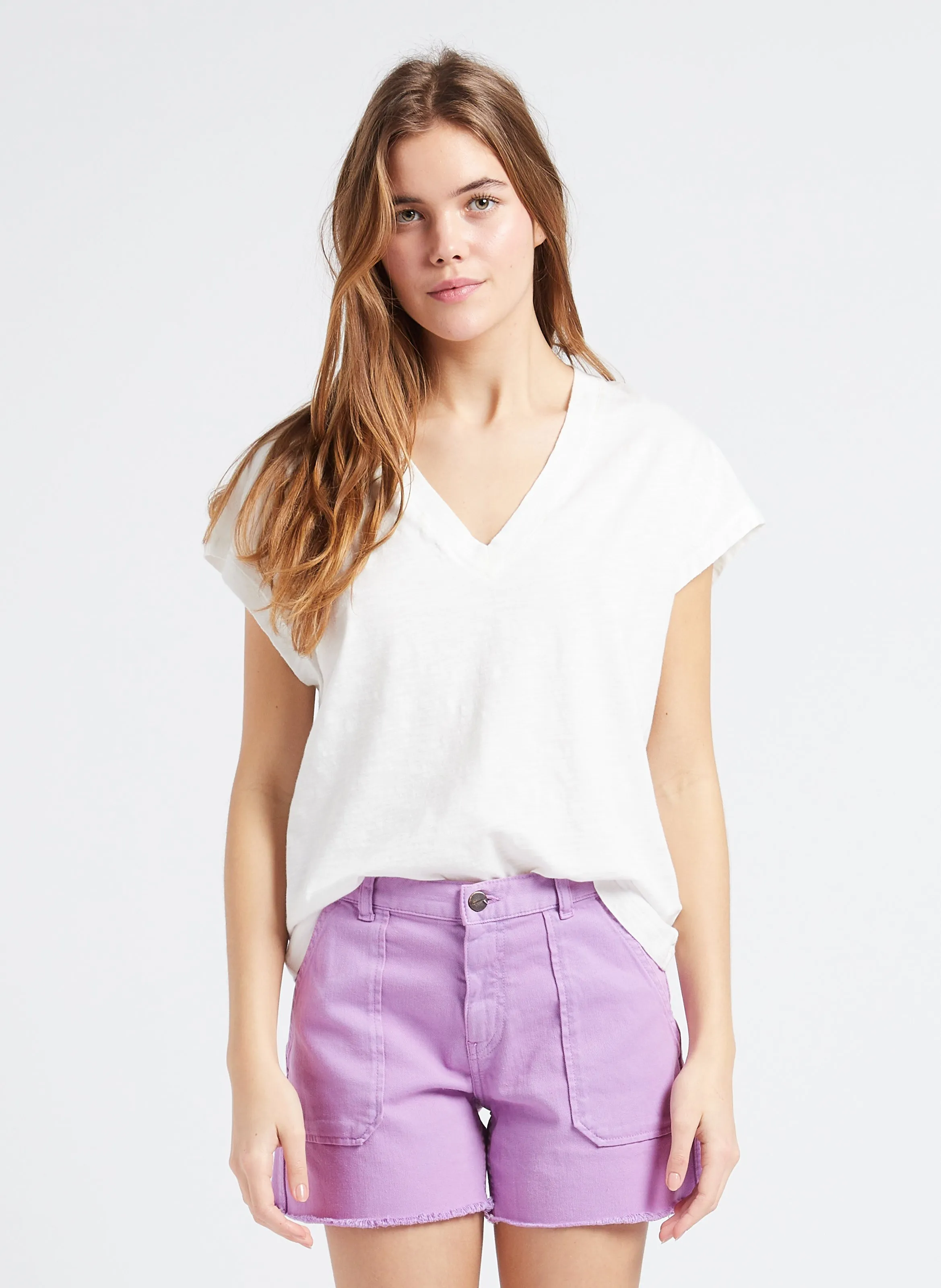 BENSIMON LUCIA  CAMISETA RECTA DE ALGODóN CON CUELLO DE PICO EN BLANCO