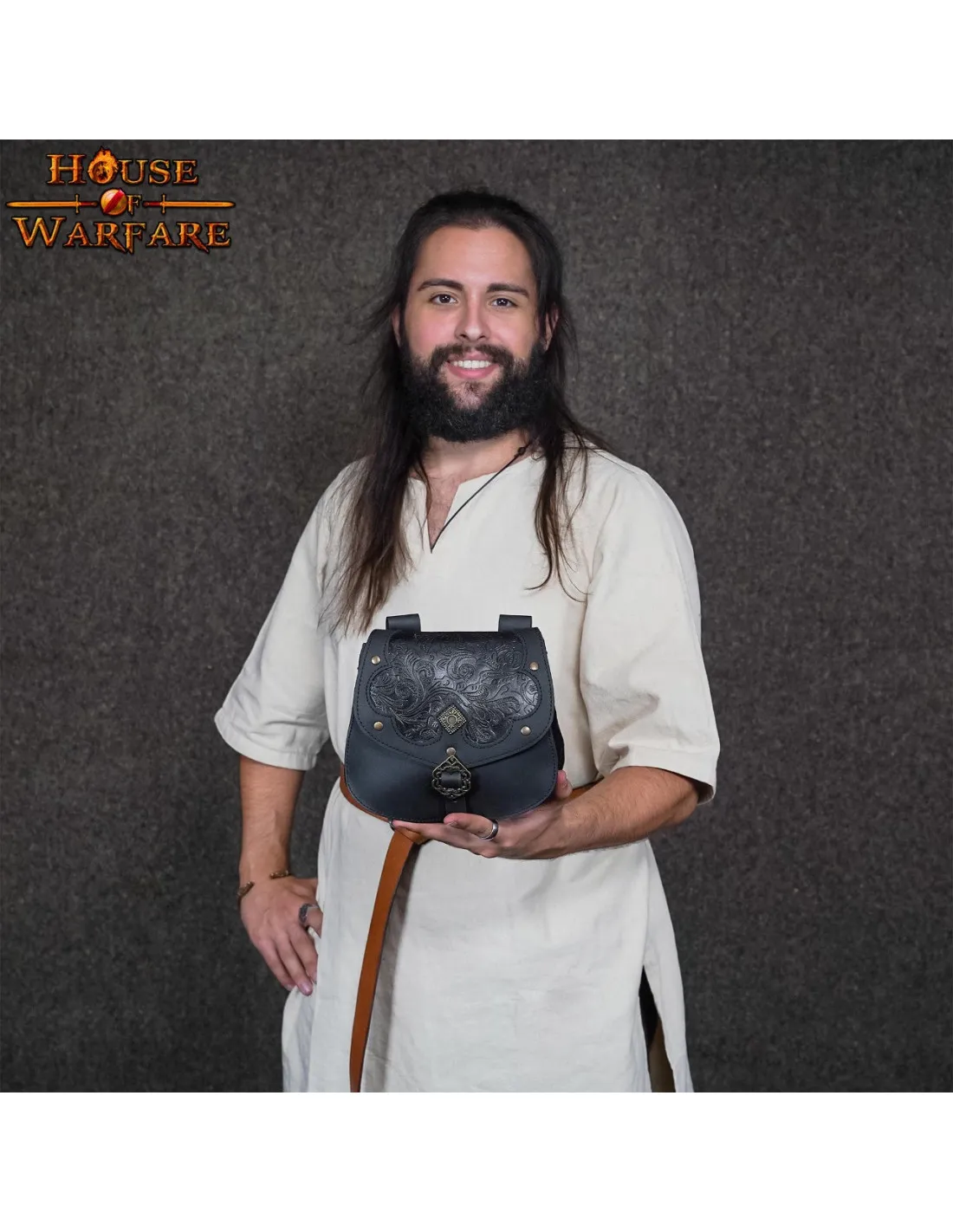 Bolsa medieval en piel repujada para colgar en el cinturón