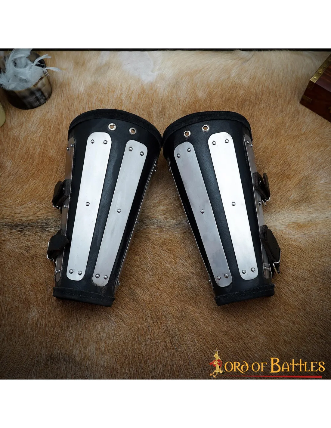 Brazaletes de cuero con protecciones de metal, S. XIV
