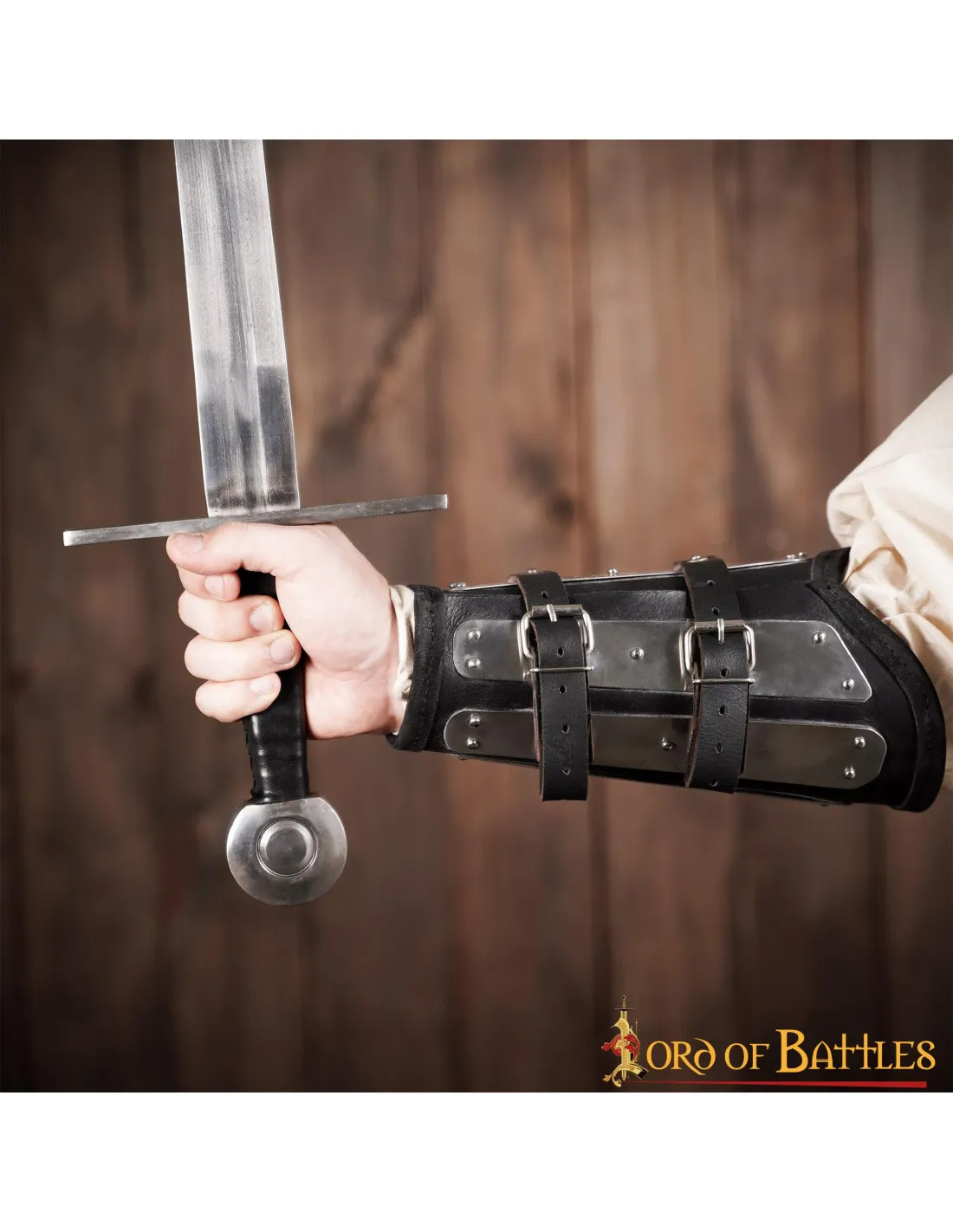 Brazaletes de cuero con protecciones de metal, S. XIV
