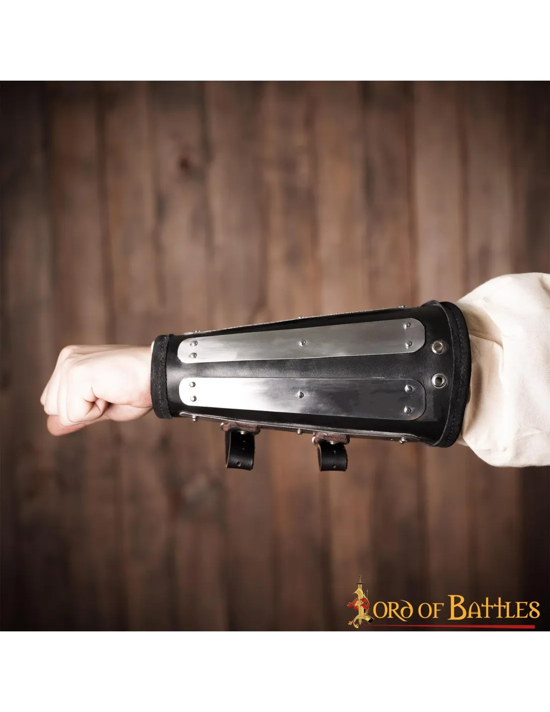 Brazaletes de cuero con protecciones de metal, S. XIV