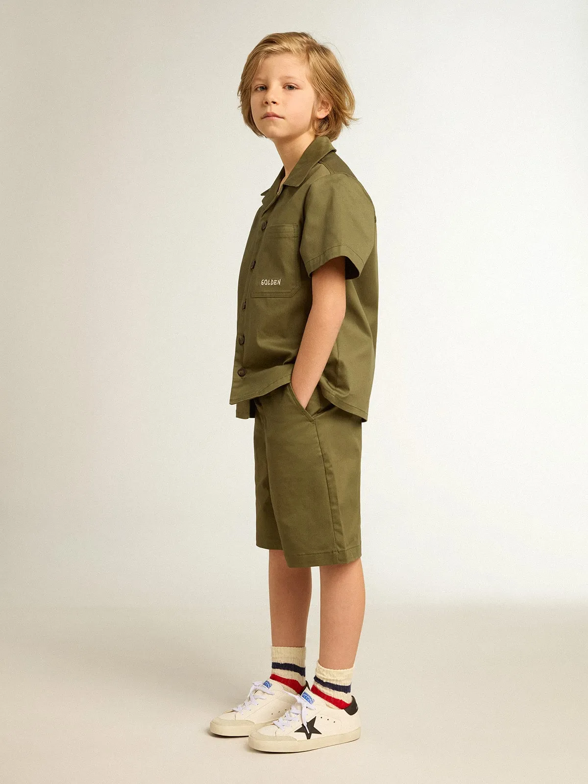 Camisa color verde militar de niño