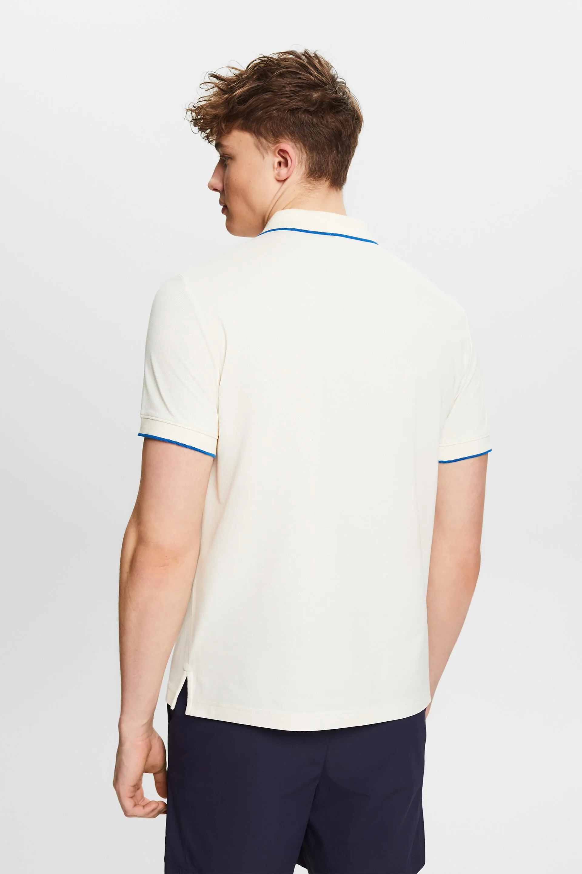 Camiseta de logotipo estilo polo
