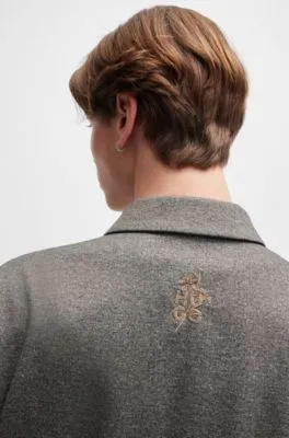 Chaqueta slim fit estampada de punto técnico elástico