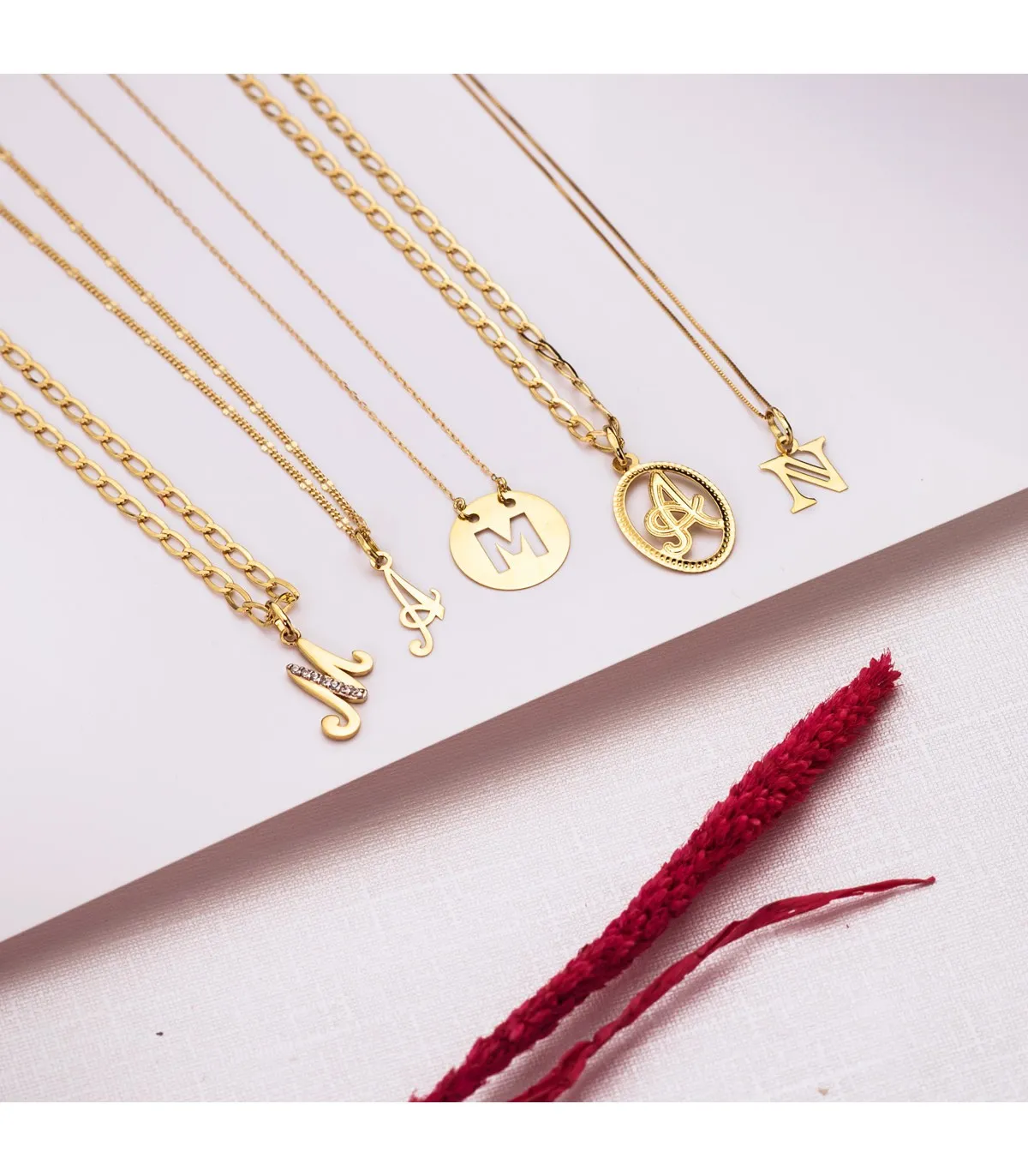 Colgante inicial N oro amarillo 18k