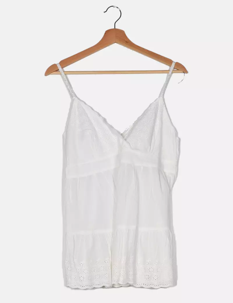 Diseño Blusa blanca detalle bordado