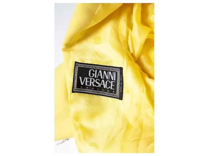 Gianni Versace Couture, Traje gemelo amarillo 