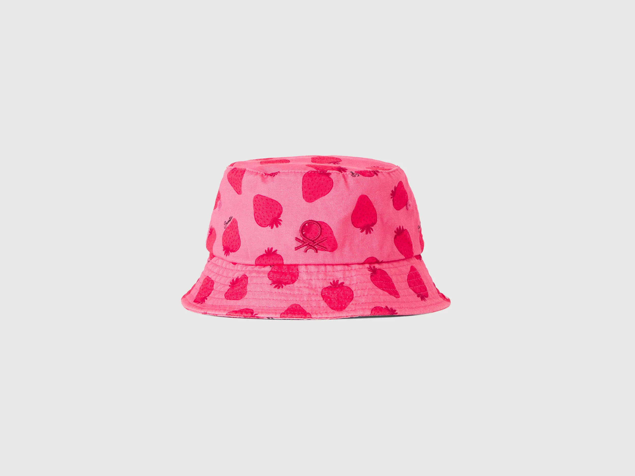 Gorro pescador con estampado de fresas