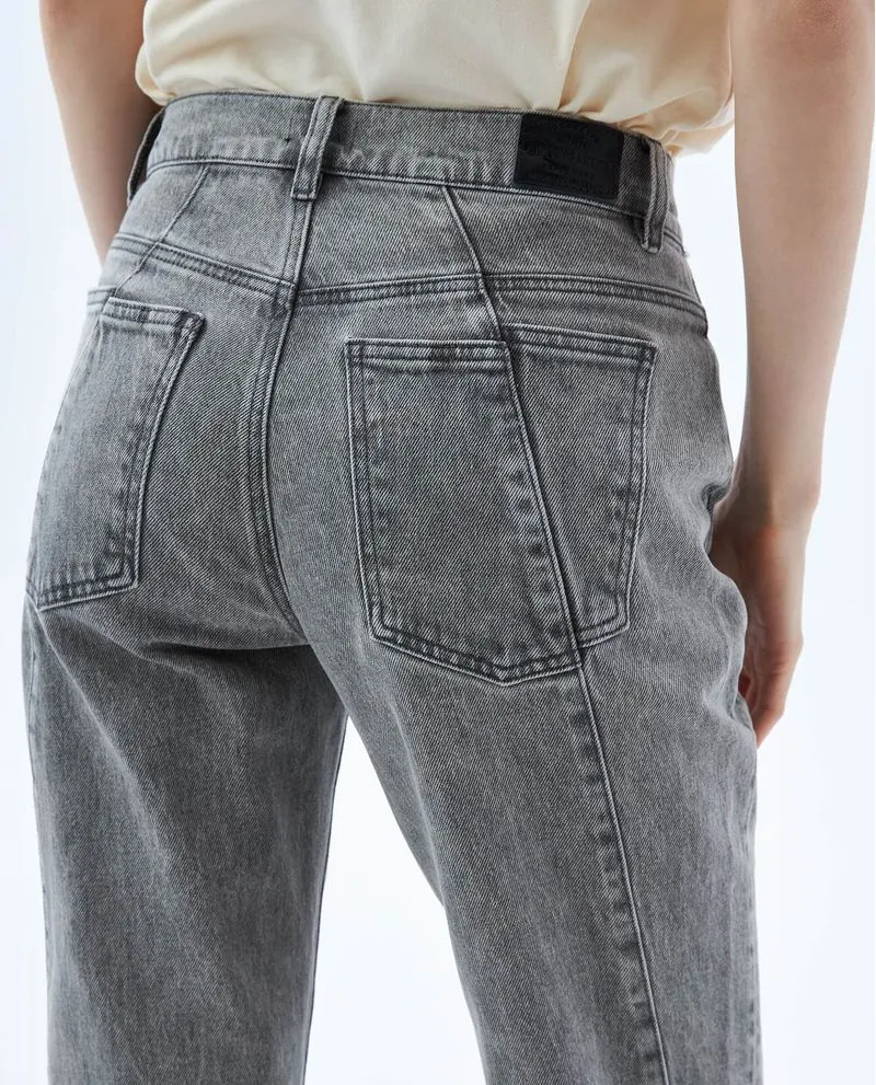 Jean Straight tono gris para mujer