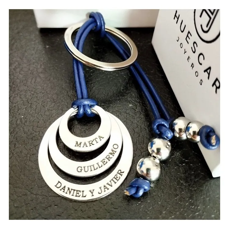 Llaveros personalizados de plata con Aros y cuero