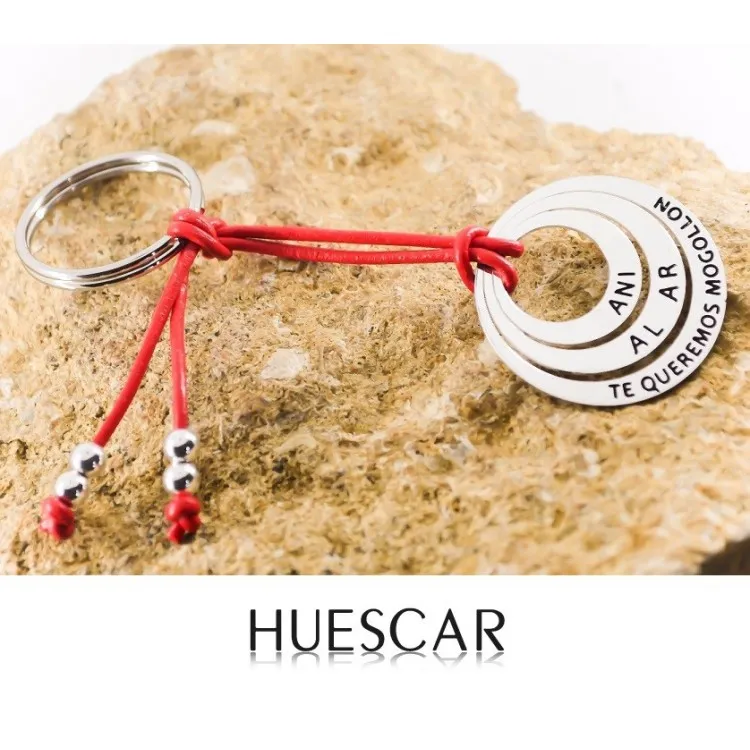 Llaveros personalizados de plata con Aros y cuero