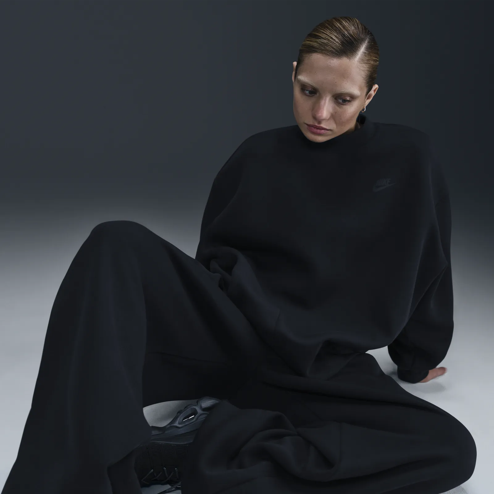 Nike Tech Fleece Oversized Crewneck Sweatshirt