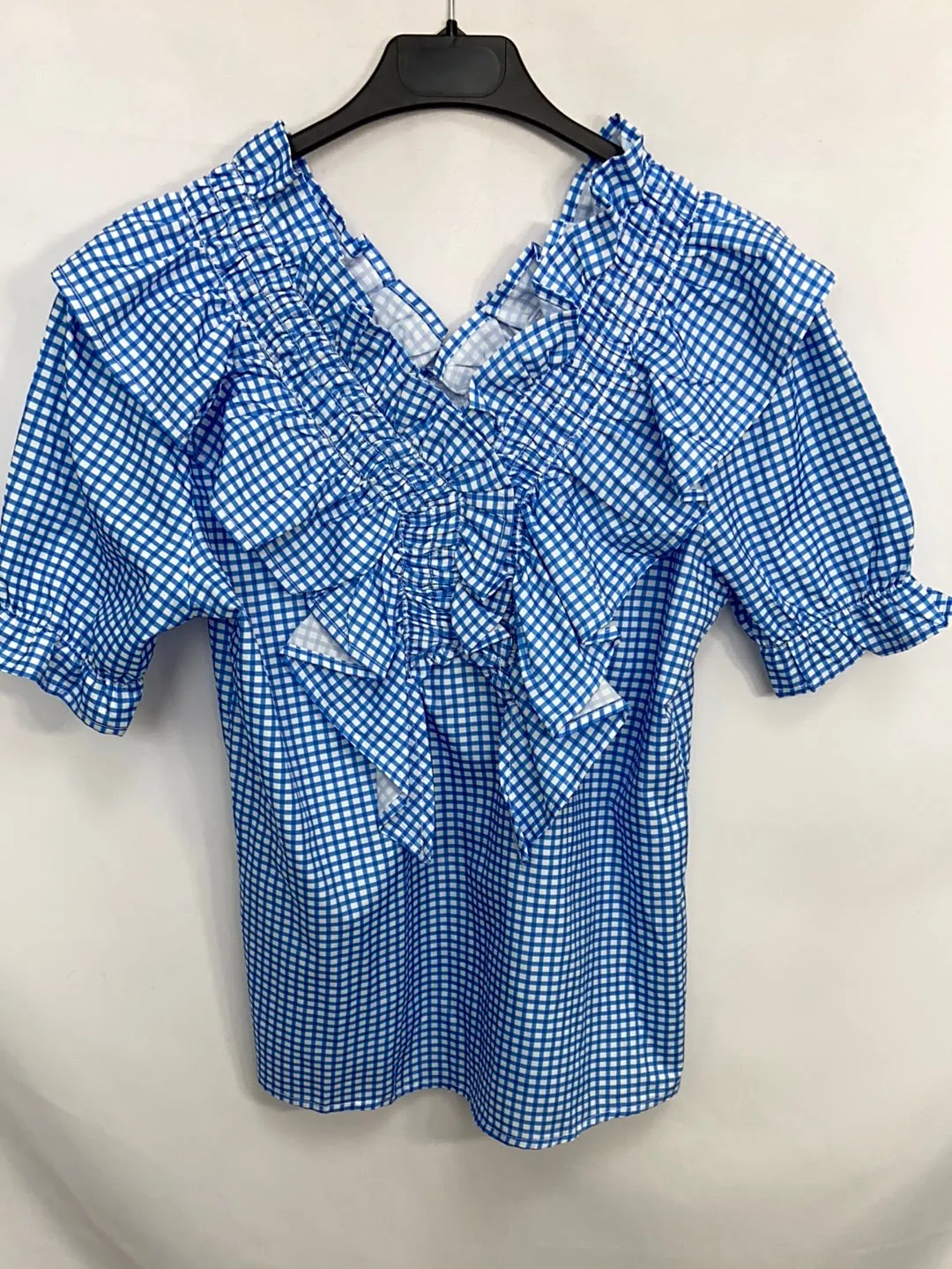 OTRAS.Blusa cuadros blancos y azules con volante T.s