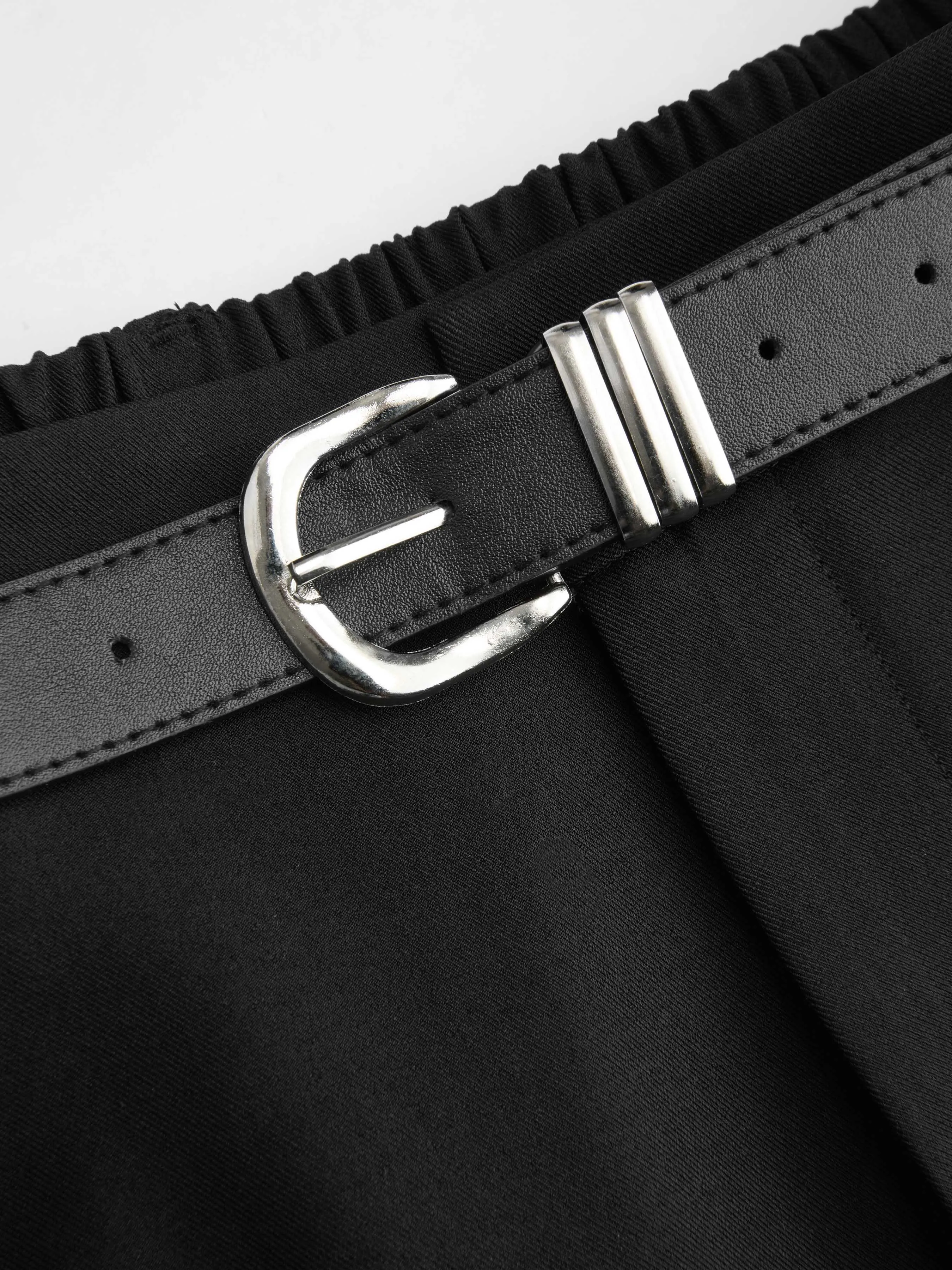 Pantalón corto tejido de tiro medio con bolsillos y dobladillo enrollado con cinturón Curvy