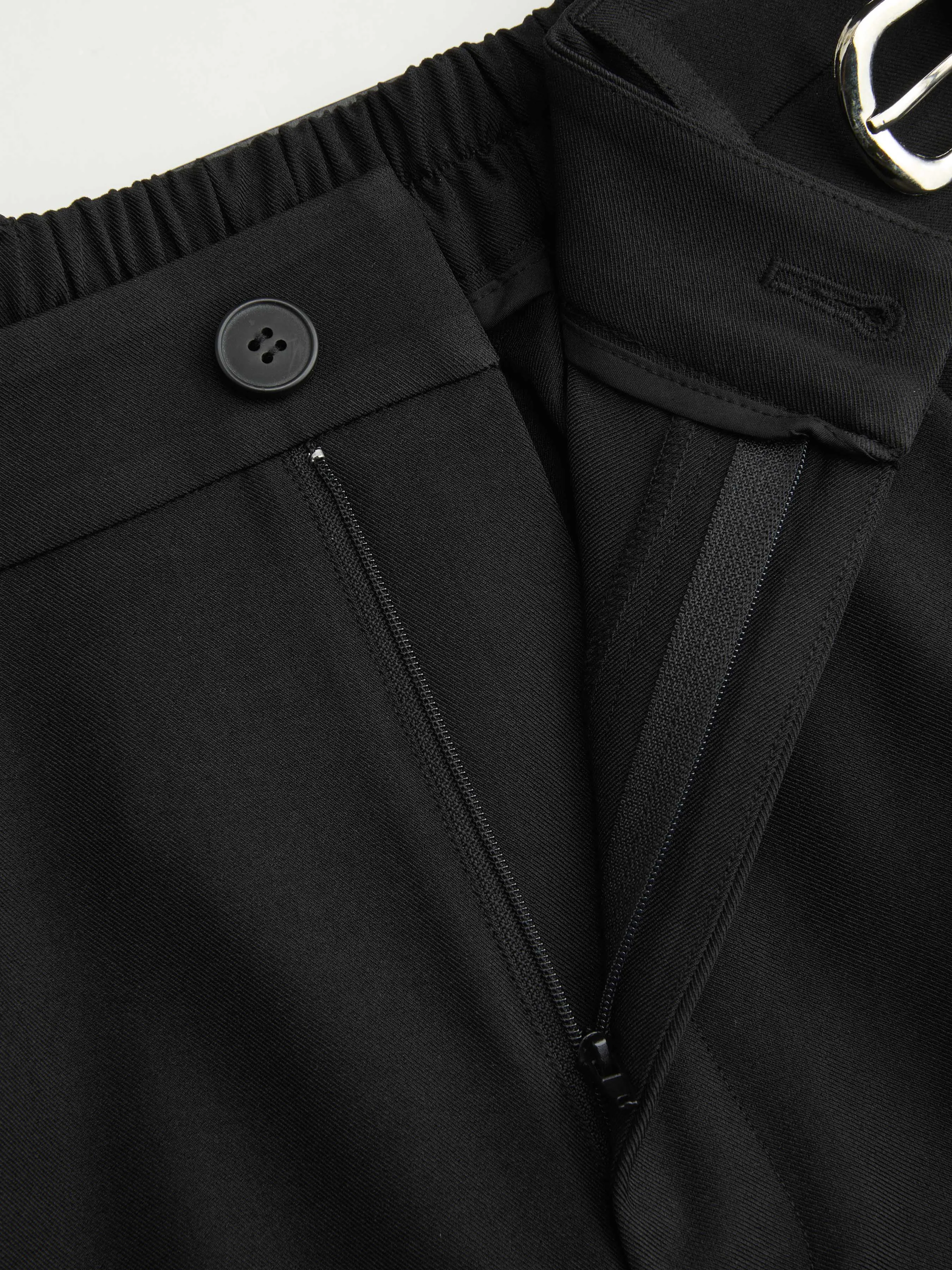 Pantalón corto tejido de tiro medio con bolsillos y dobladillo enrollado con cinturón Curvy