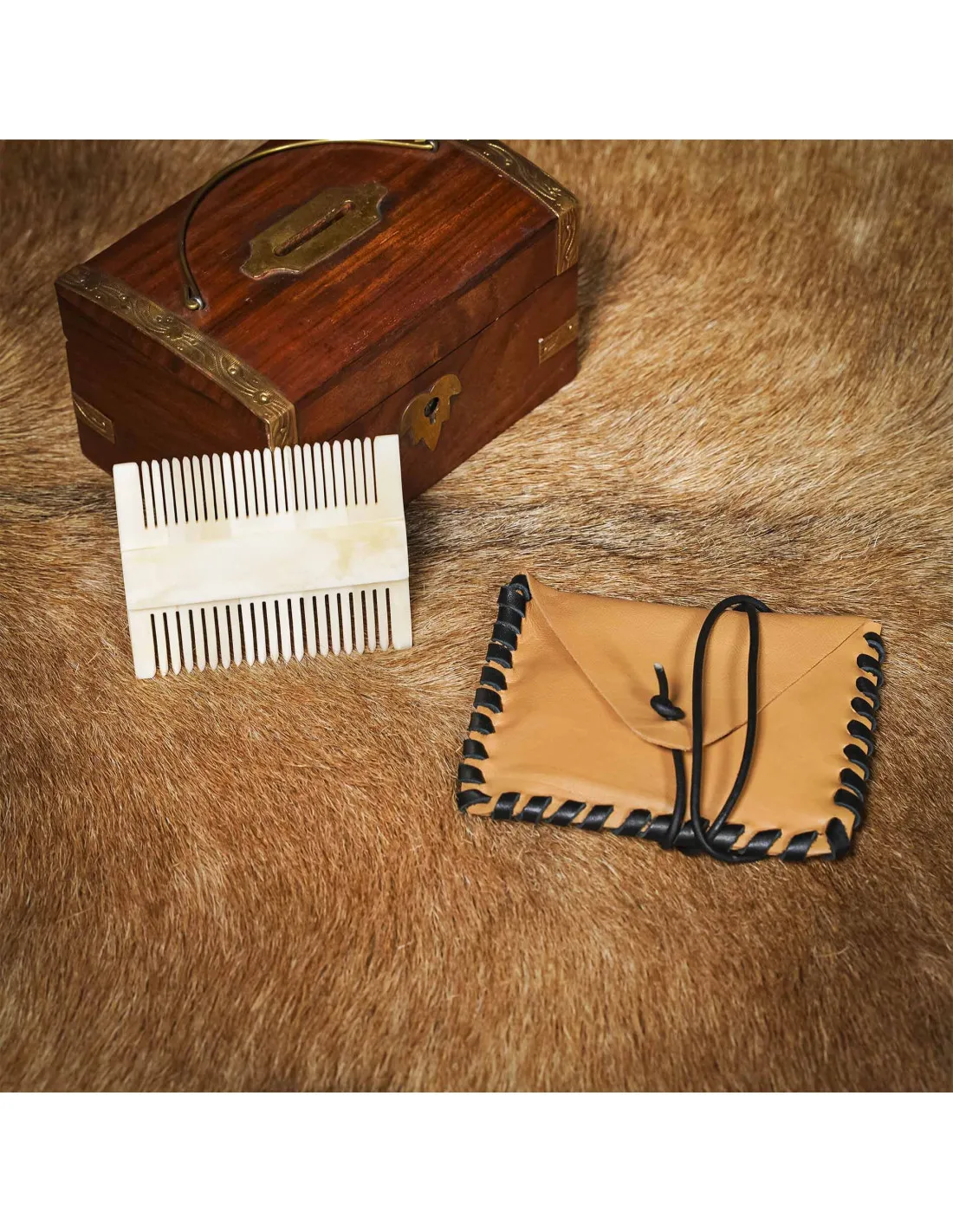 Peine doble de hueso con funda cuero (8 x 6,8 cm.)