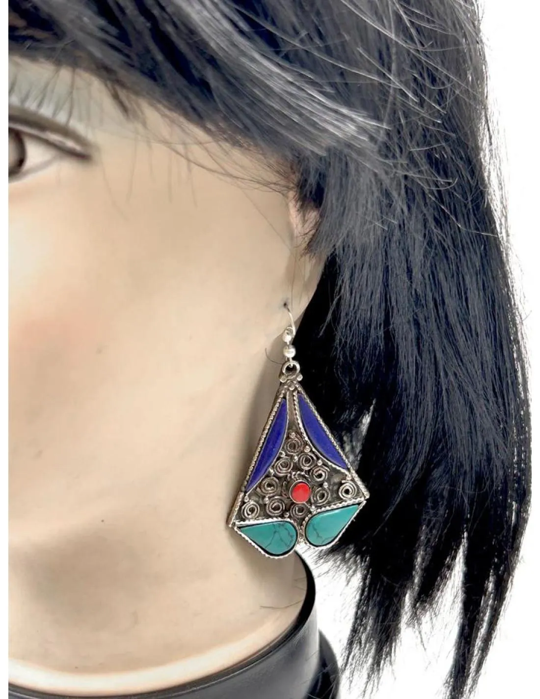PENDIENTES LARGOS PLATEADOS ESTILO BOHO CHIC CON PIEDRAS