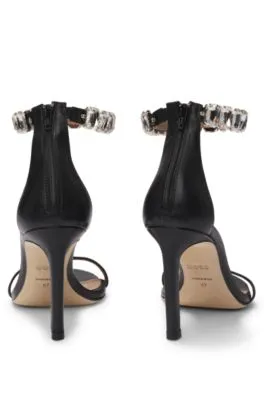 Sandalias de tacón en piel de napa con tira de estrás
