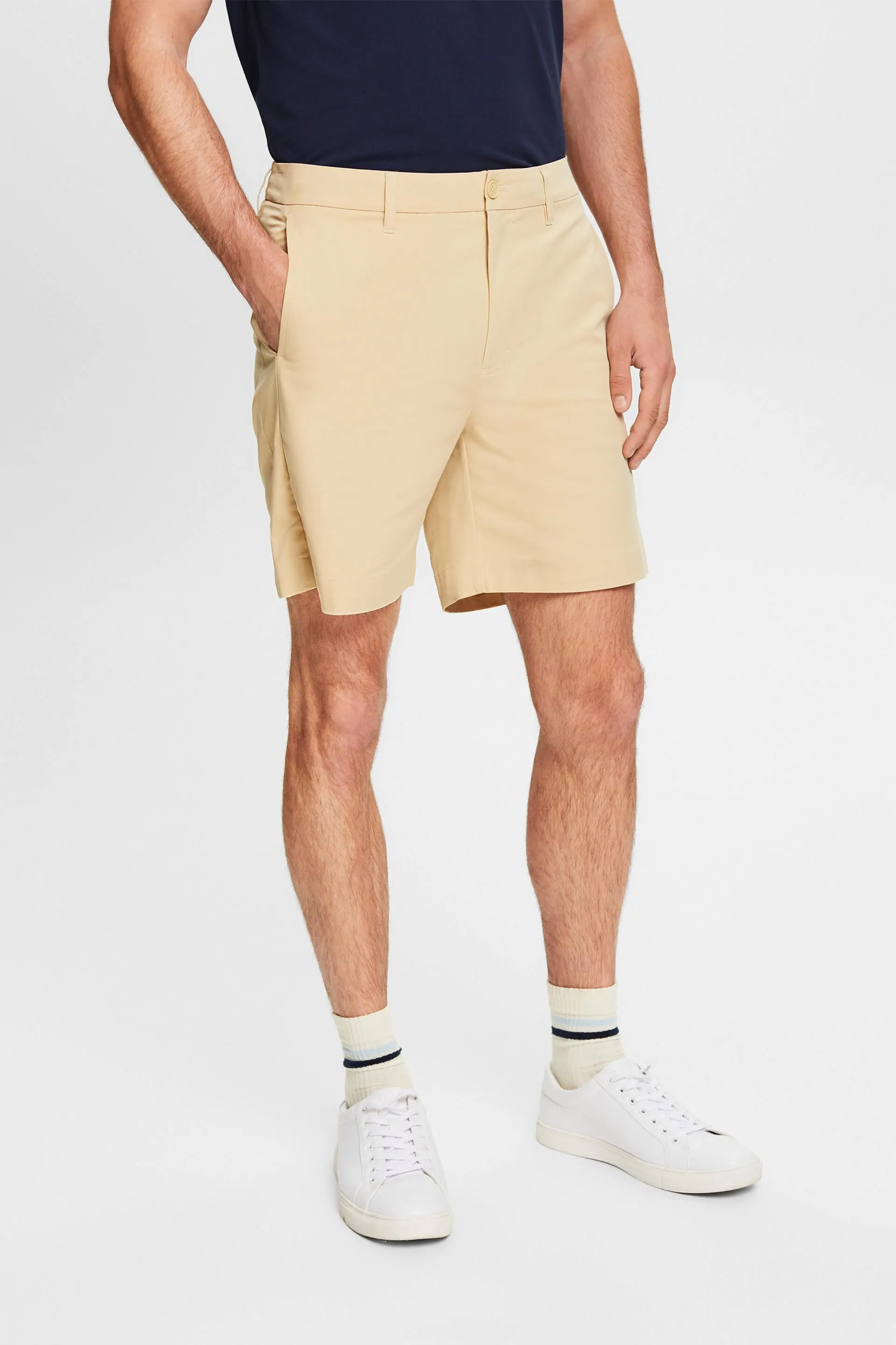 Shorts estilo chino elásticos de sarga