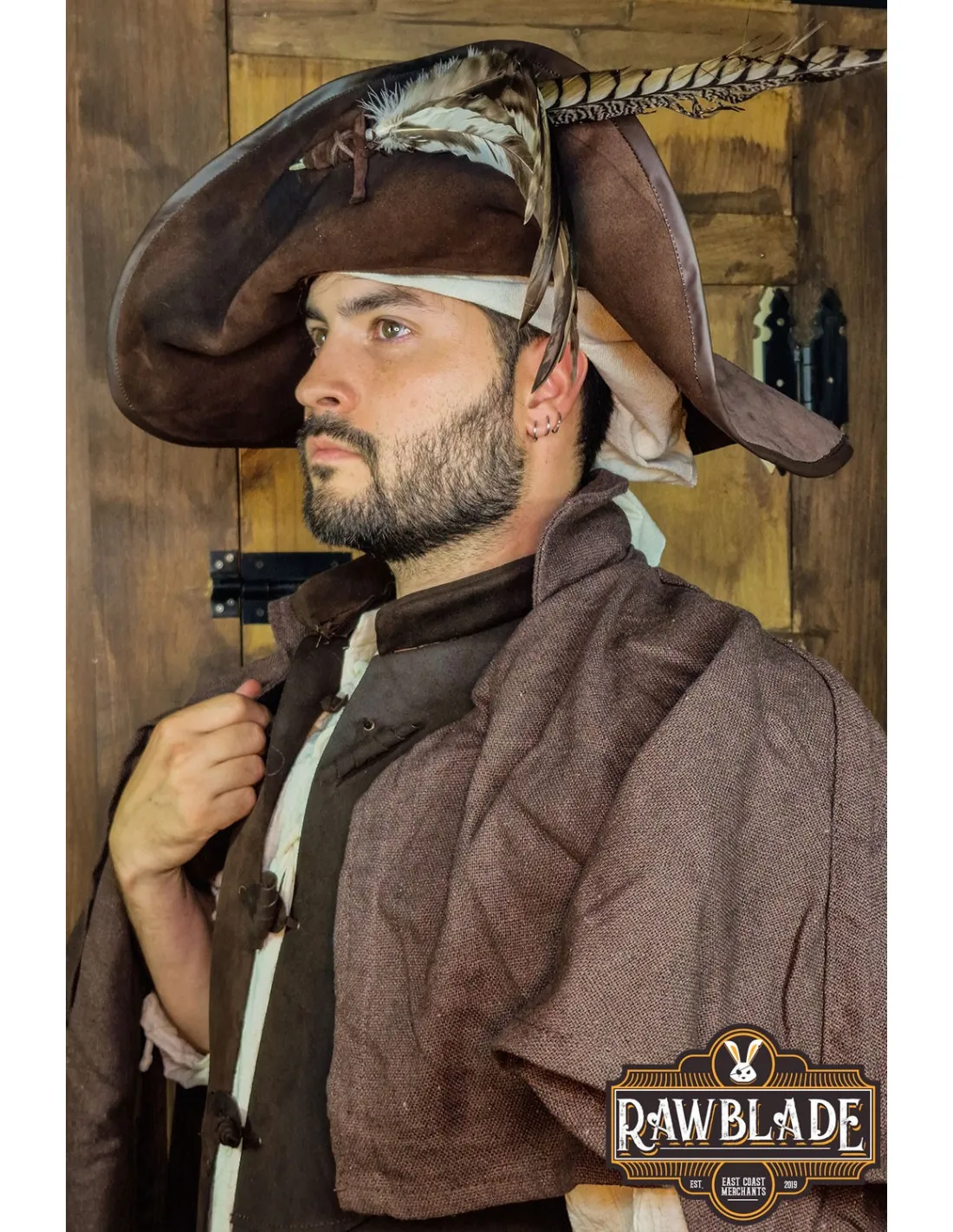 Sombrero cuero marrón Capitán Teague con plumas