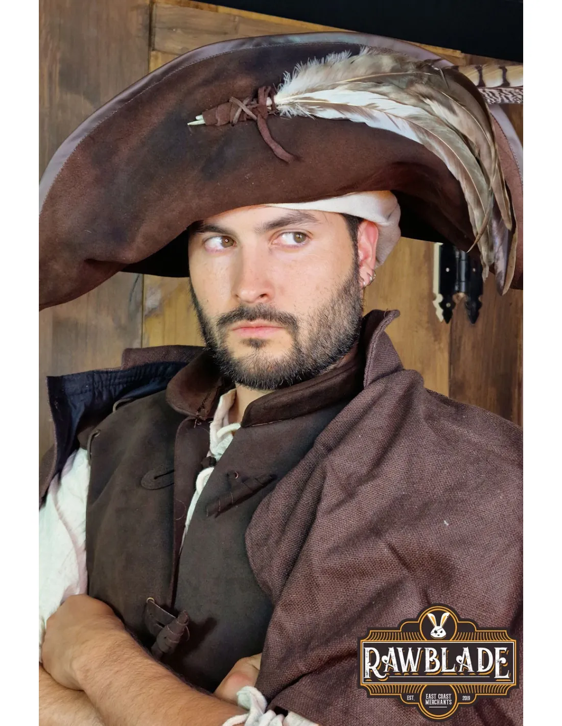 Sombrero cuero marrón Capitán Teague con plumas