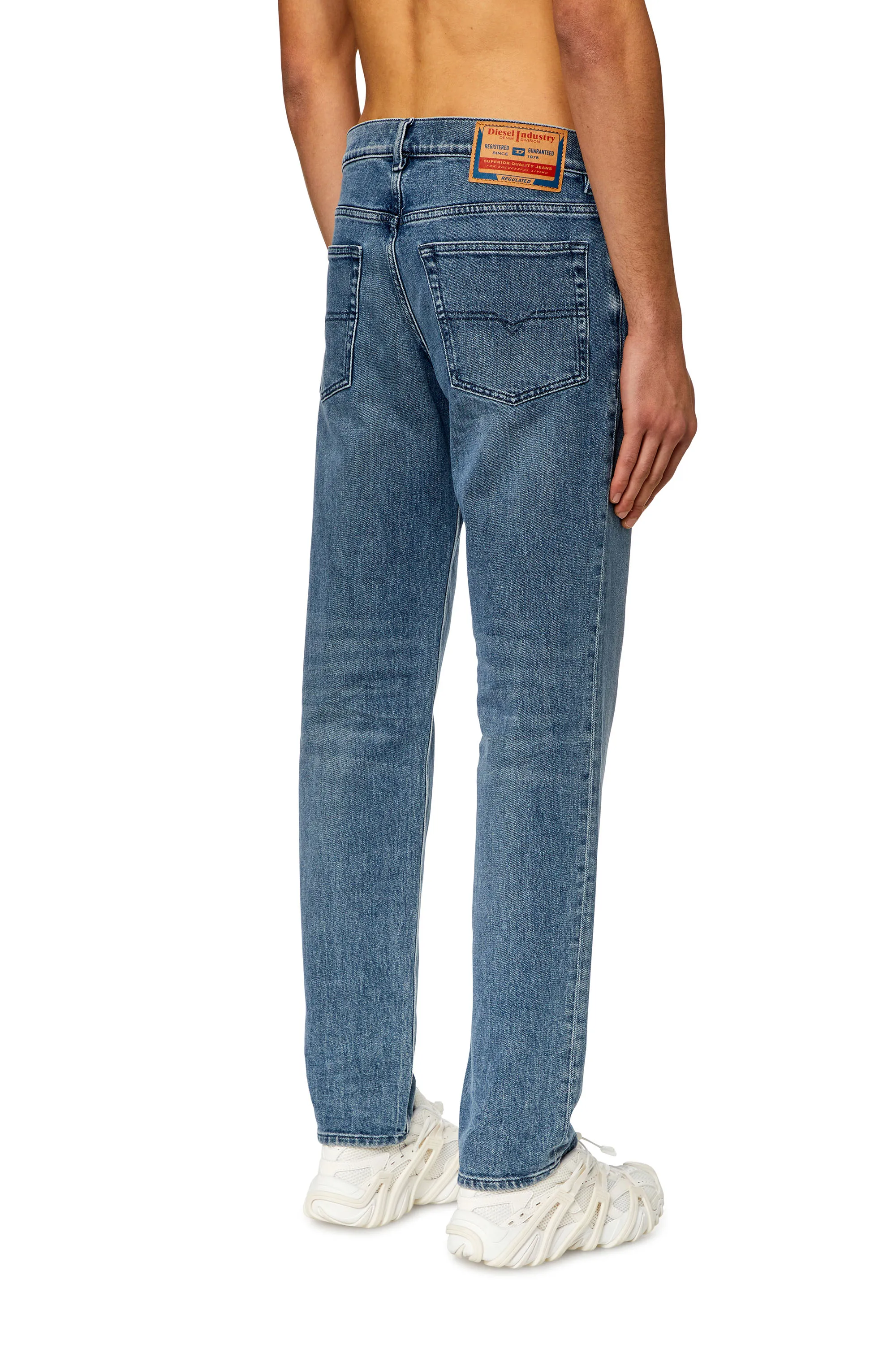 TAPERED JEANS 2023 DFINITIVE 09H30