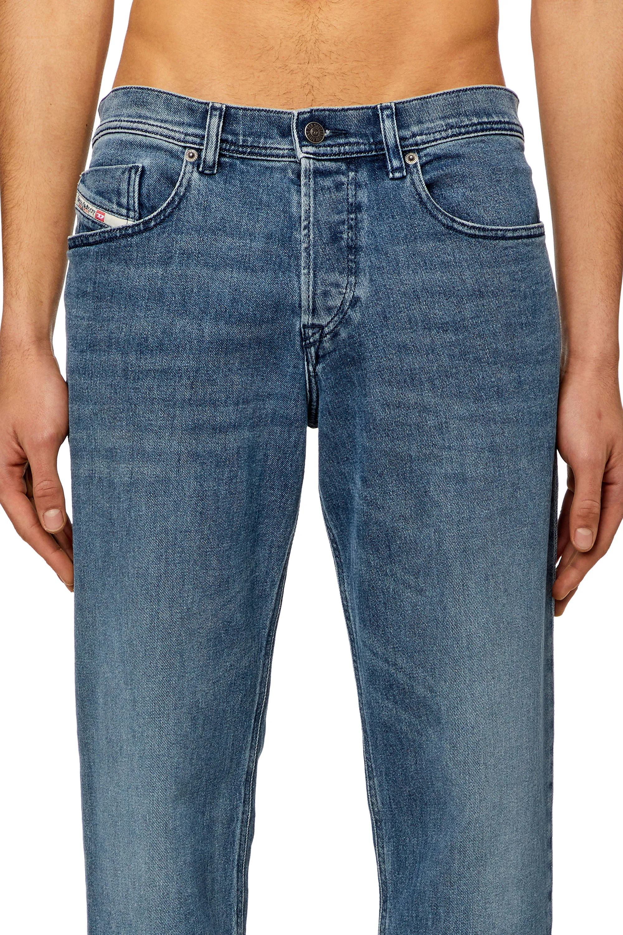 TAPERED JEANS 2023 DFINITIVE 09H30
