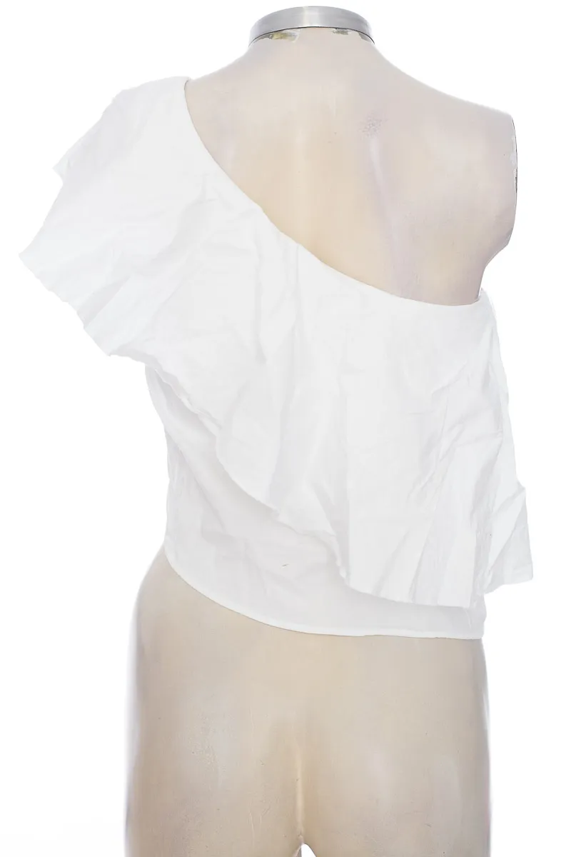 TOP / CAMISETA COLOR BLANCO  STUDIO F