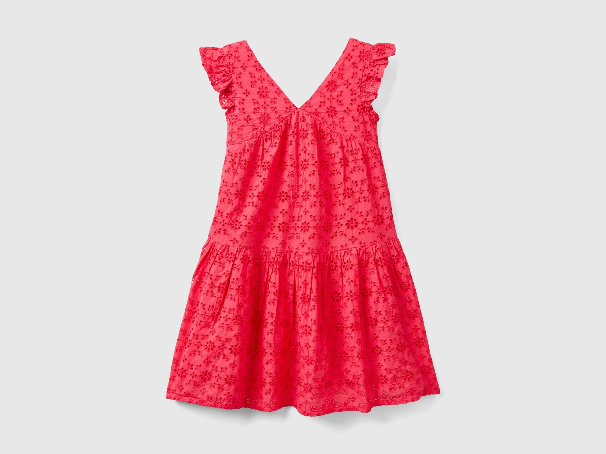 Vestido con bordados de encaje suizo