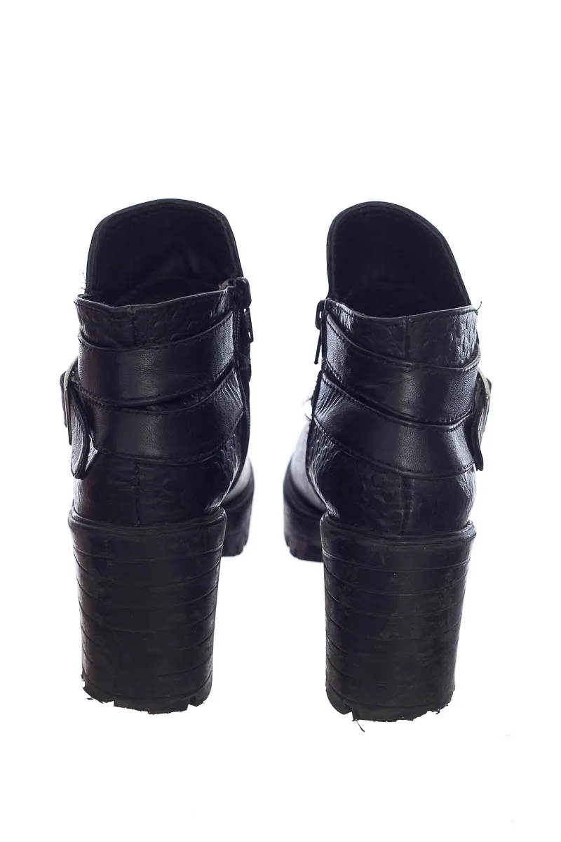 ZAPATOS COLOR NEGRO  CLOSEANDO